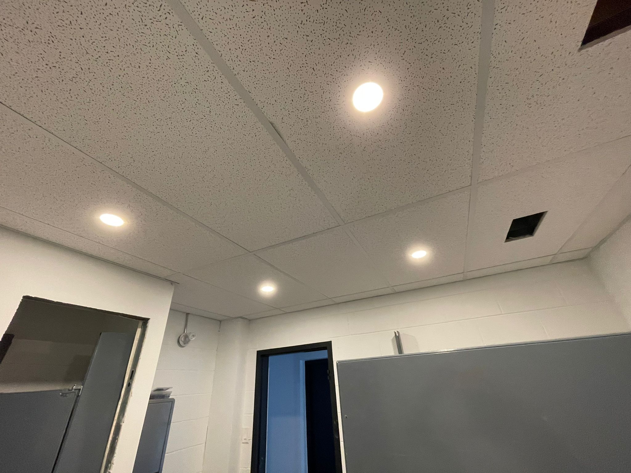 CEILING TILES INSTALLATION Taper Fix Corporation